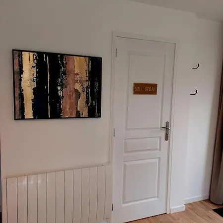 Lägenhet Calme Et Elegant Netflix Parking Prive, Garage A Velos *